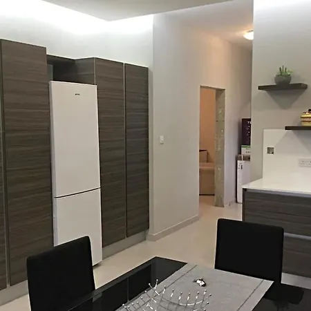 Apartment Penthouse W Lift & 10min Boat To Valletta *