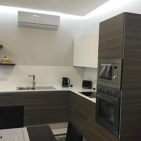 Penthouse W Lift & 10min Boat To Valletta Apartment *