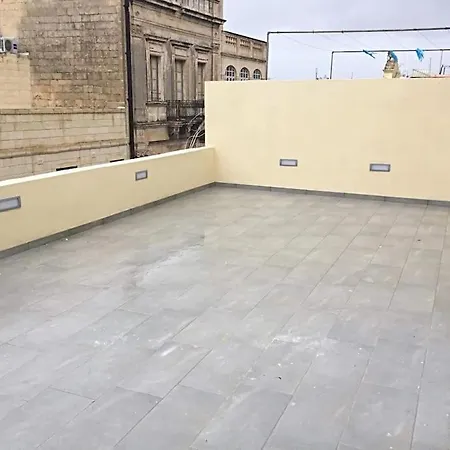 Apartment Penthouse W Lift & 10min Boat To Valletta Senglea