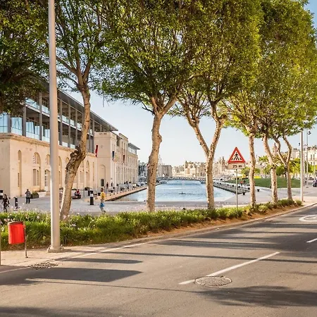 Apartment Penthouse W Lift & 10min Boat To Valletta