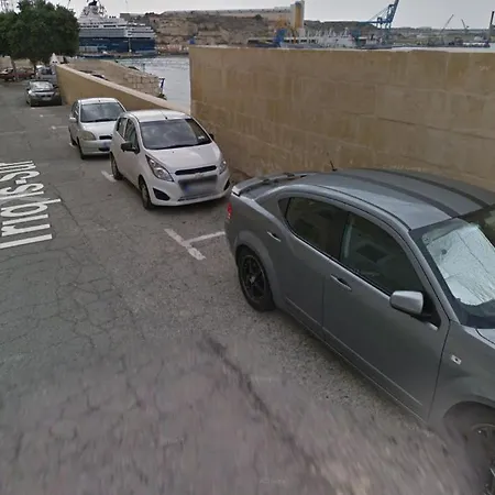 Apartment Penthouse W Lift & 10min Boat To Valletta Senglea