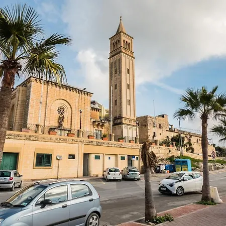 Penthouse W Lift & 10min Boat To Valletta Apartment