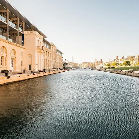 Apartment Penthouse W Lift & 10min Boat To Valletta
