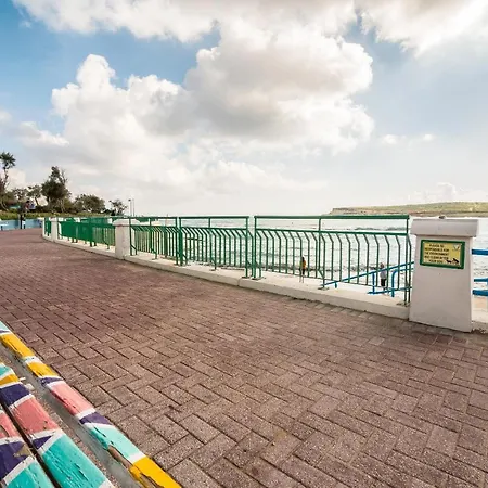 Penthouse W Lift & 10min Boat To Valletta شقة