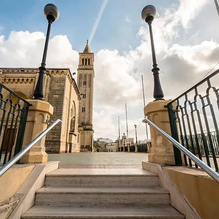 公寓 Penthouse W Lift & 10min Boat To Valletta *